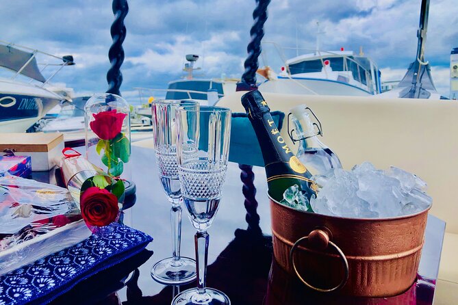 1 Hour Private Romantic Gondola Cruises in Banksia Beach - Glass House Mountains: the scenic star of the hour