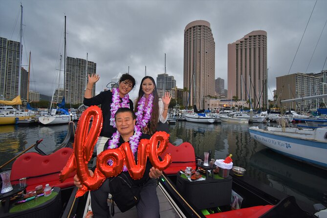 2-Hour Small-Group Gondola Excursion in Waikiki - A small-group Waikiki gondola with a personal gondolier