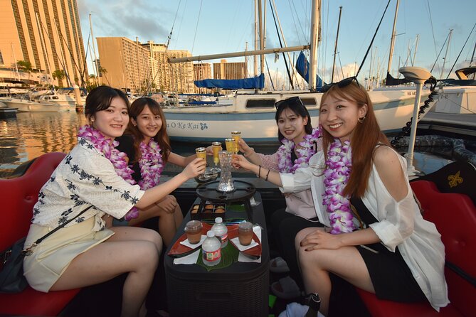 2-Hour Small-Group Gondola Excursion in Waikiki - Snacks, lei, and cozy cruise comforts you actually use