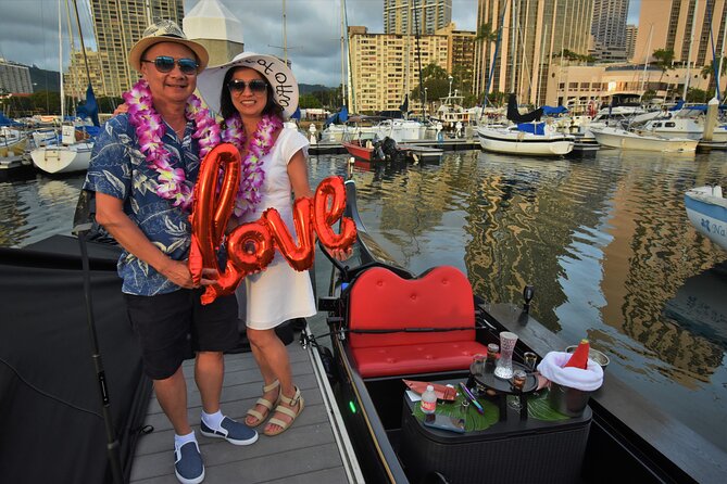 2-Hour Small-Group Gondola Excursion in Waikiki - Quick logistics: meeting at Hawaii Yacht Club and making the 2 hours easy