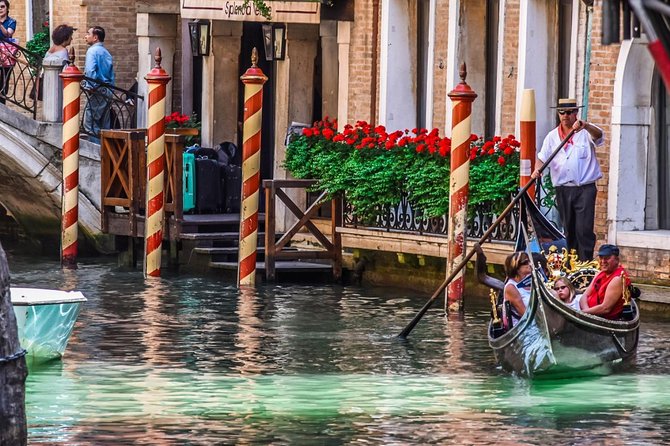 30-min Private Gondola Ride for up to 5 people - Crowds and timing: when to book for calmer canals