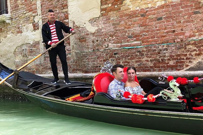 30-min Private Gondola Ride for up to 5 people - Who should book this private gondola and who might skip it