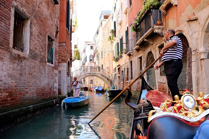 45-Minute or 1-hour Private Gondola Ride from Rialto - Comfort and Photo Tips: Getting In, Getting Out, Looking Good