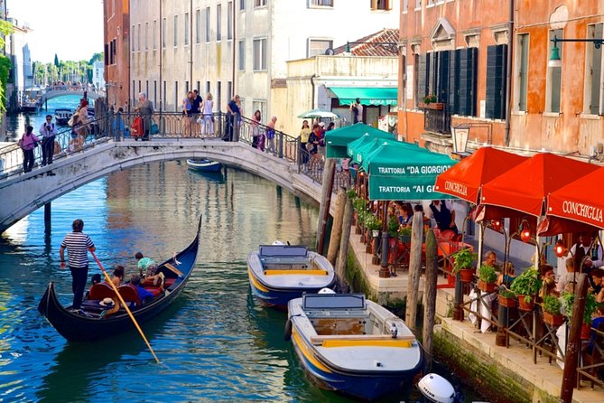Afternoon in Venice : Basilica + Doge's Palace + Gondola - The walk between Piazza San Marco and Rialto: Scala del Bovolo and Teatro la Fenice
