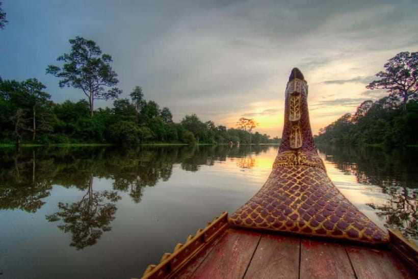 Angkor Bike tour & Gondola Sunset Boat - How the tour avoids crowds while staying in the right temple zone
