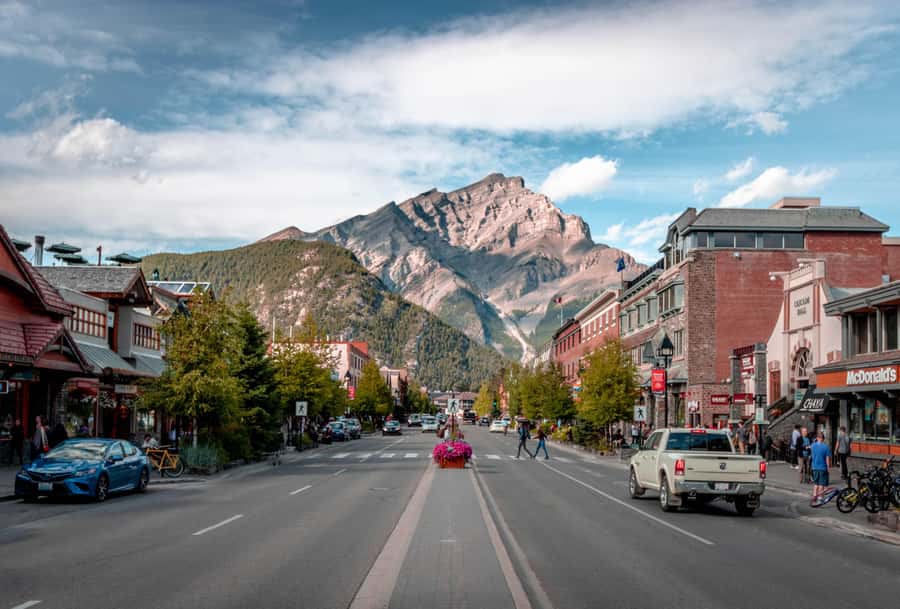 Banff: Banff Town, Gondola, and Johnston Canyon Day Tour - Johnston Canyon: Limestone Walks and Waterfall Time