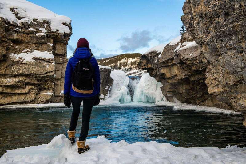 Banff: Gondola Cave Basin, Johnston Canyon & Lake Minnewanka - Banff Town break: shopping, lunch, and people-spotting time