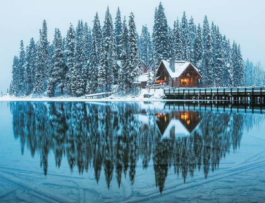 Banff:Lake Louise & Moraine Lake 1/2 Day Tour Canoe/Sightsee - Why Lake Louise and Moraine Lake feel so different in one day