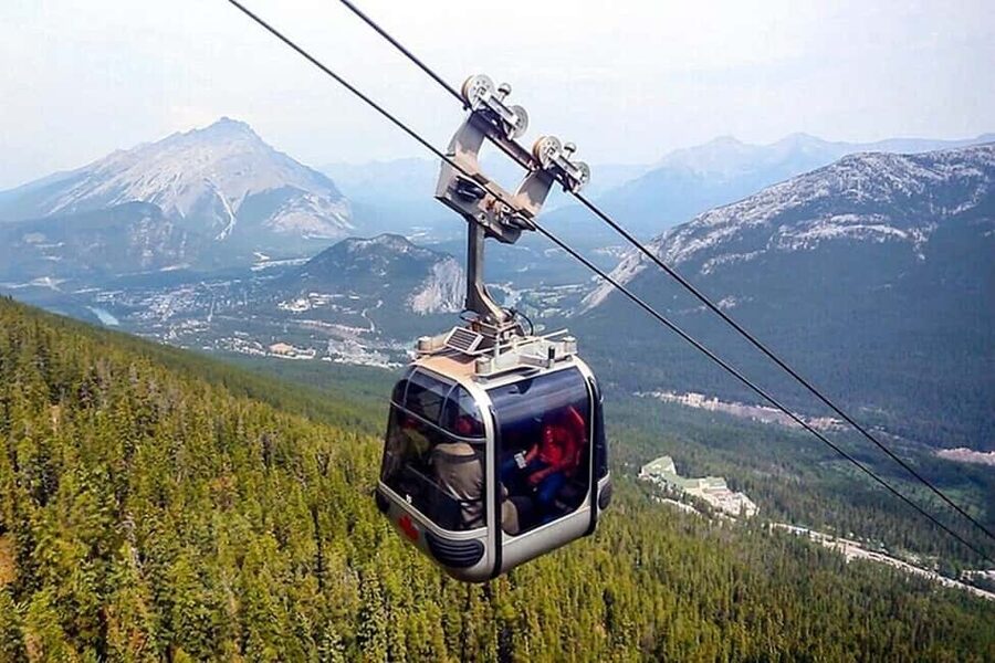 Banff:Lake Louise & Moraine Lake 1/2 Day Tour Canoe/Sightsee - Getting there in an air-conditioned car (and why it’s value)