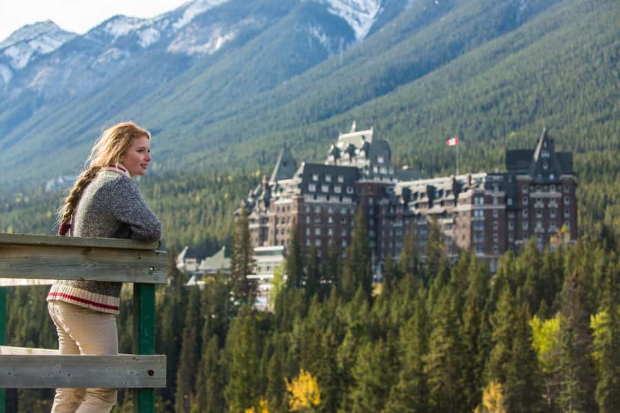 Banff: Lake Louise, Moraine Lake, Gondola, Cave & Basin Tour - Moraine Lake in Season: The Valley of the Ten Peaks Moment