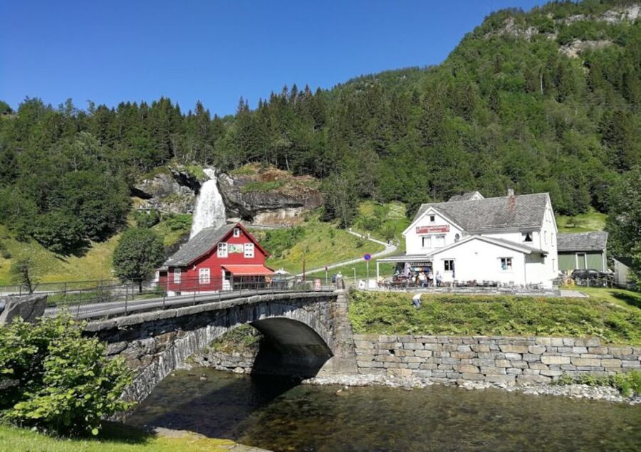 Bergen: Hardangerfjord, Voss Gondola & 3 Great Waterfalls - Eidfjord: one hour to reset, eat, and choose your own pace