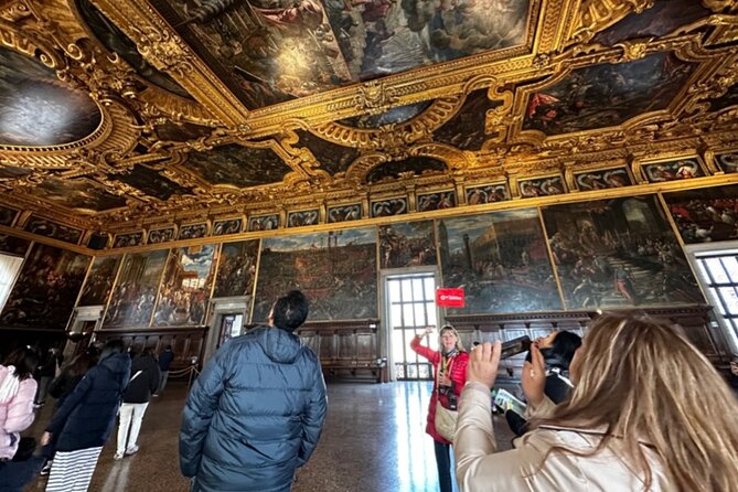 Best Of Venice: Saint Mark's Basilica, Doges Palace with Guide and Gondola Ride - Who should book this tour, and who should think twice