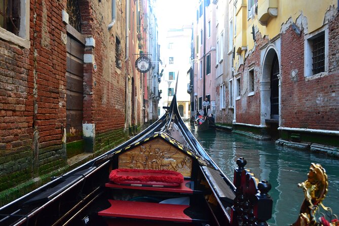 Charming Gondola Ride on the Grand Canal & Gondola Gallery™ - Glide the Canal Grande: The Landmarks You’ll Actually Notice