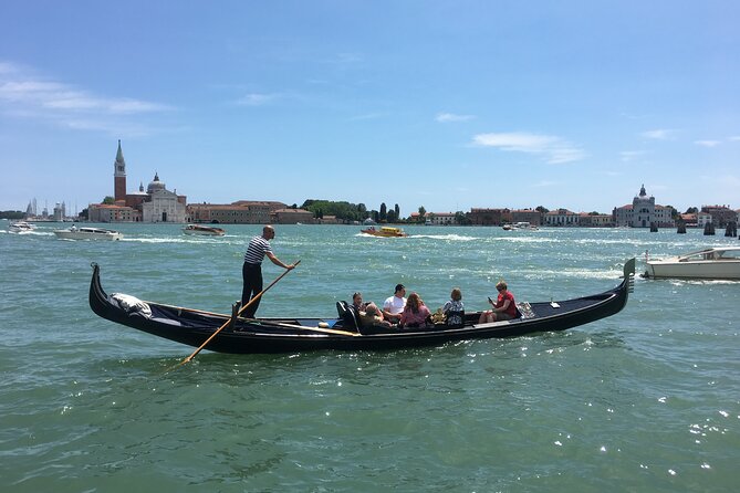 Charming Gondola Ride on the Grand Canal & Gondola Gallery™ - Meeting Point, Timing, and the Venice Walk You’ll Need