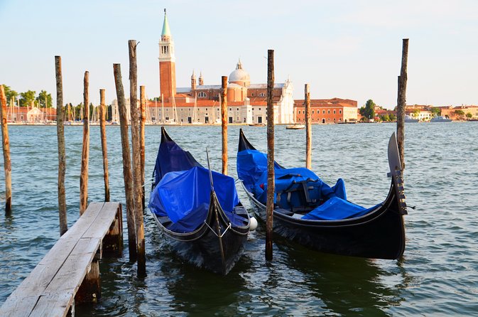 Classic 30-Minute Gondola Ride in Venice - Where you meet and how the ride actually starts