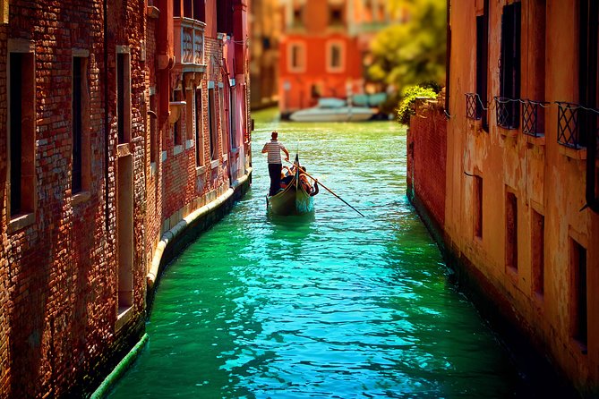 Classic 30-Minute Gondola Ride in Venice - What the gondolier experience is really like