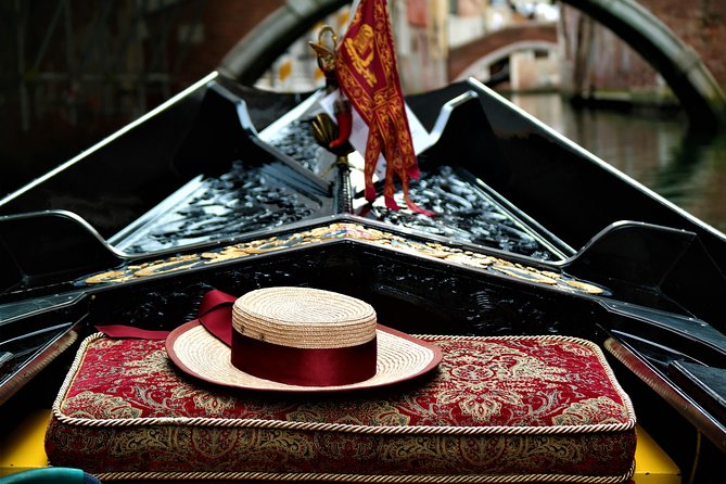 Classic 30-Minute Gondola Ride in Venice - Smooth ride vs gondola “factory” vibes: shared boats