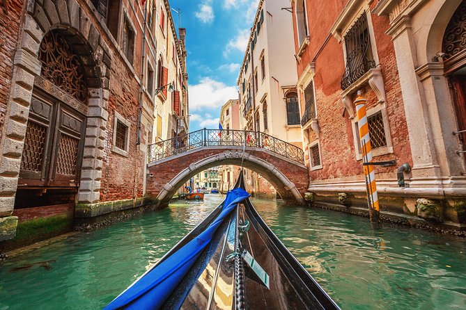 Classic 30-Minute Gondola Ride in Venice - The 25–30 minutes on the water: why timing matters in Venice