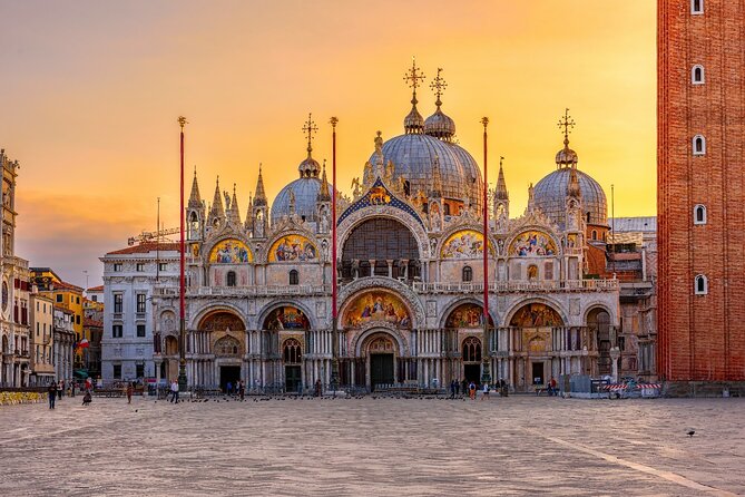 Doge’s Palace Tour, Prisons, Bridge of Sighs & Gondola Ride - Key highlights at a glance