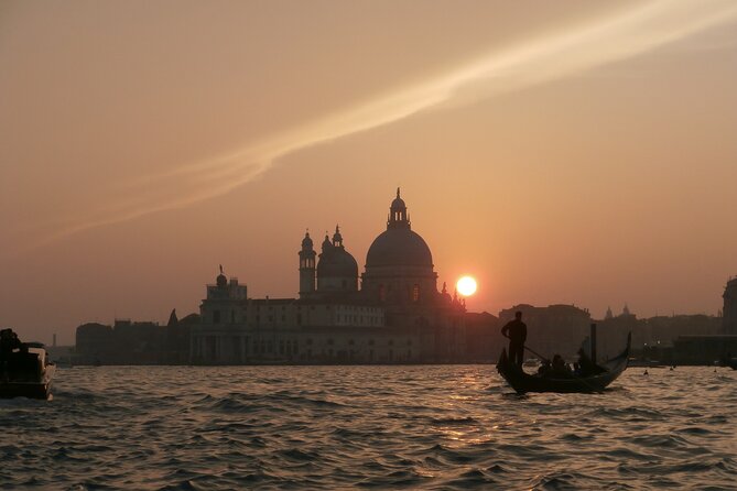 Enchanting Venice: Private Gondola Experience - No onboard commentary: you’re relying on your gondolier’s personality