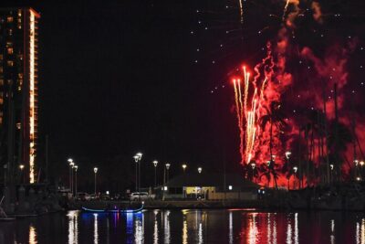 Fireworks Waikiki Gondola Cruise -lots of fun- - The cruise route: Grand Canal, bridges, and Magic Island