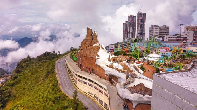 From Kuala Lumpur: Genting Highlands Day Tour & Gondola Ride - Batu Caves to Genting Highlands: the day plan in plain terms