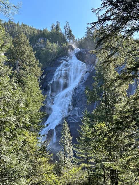 From Vancouver: Sea to Sky Gondola and Whistler Village Tour - Shannon Falls on the return: a last nature hit before Vancouver