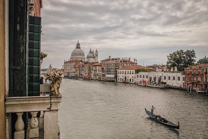 Gondola Ride and Aperitif in a Venetian Palace - The Guided Walk Between San Marco Square and Accademia Bridge