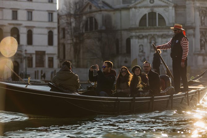 Grand Canal Gondola Experience with Live Commentary™ - The VR pre-ride: cool if it works, skip it if it doesn’t