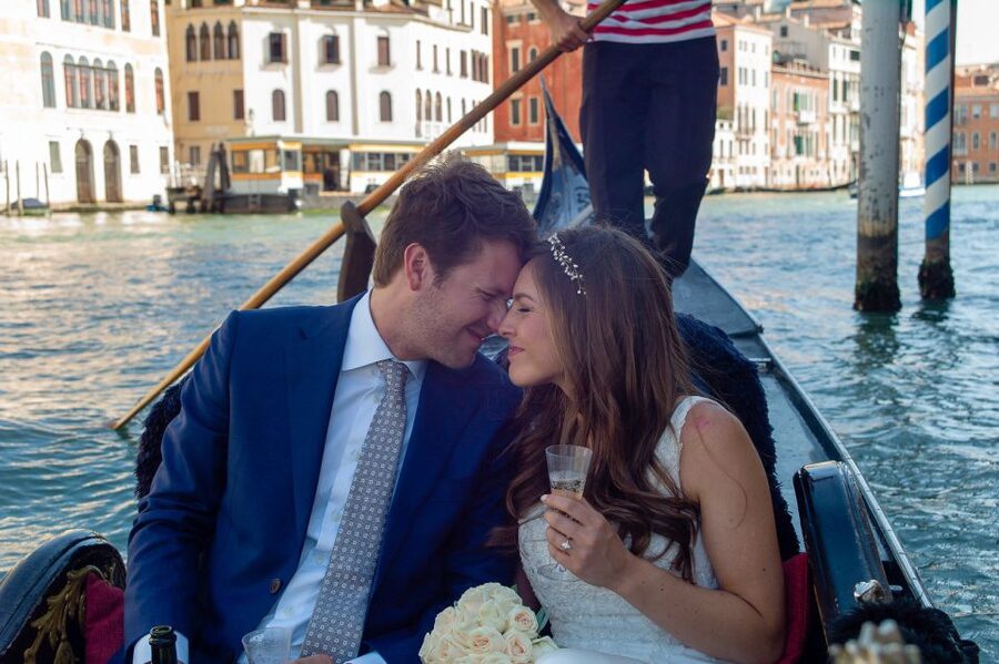 Grand Canal: Renew Your Wedding Vows on a Venetian Gondola - Roses, Optional Photos, and How to Personalize Without Stress