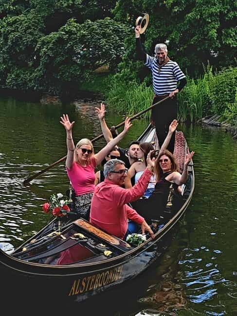 Hamburg: Alster Lake public Tour in a Real Venetian Gondola - The rhythm of the 45 minutes (and what each stop is really for)