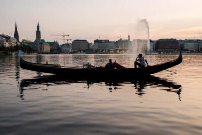 Hamburg Alster Lake romantic Tour in a Real Venetian Gondola - Meet Carlo and enjoy the small-group rhythm