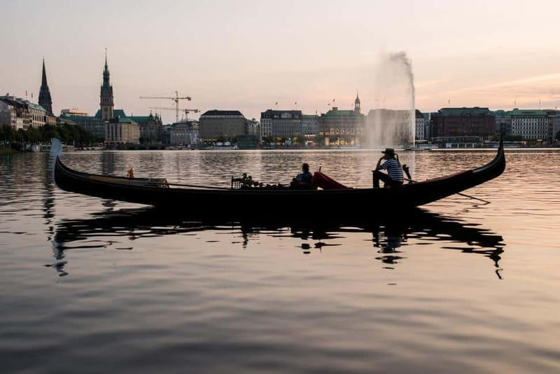 Hamburg Alster Lake romantic Tour in a Real Venetian Gondola - Meet Carlo and enjoy the small-group rhythm