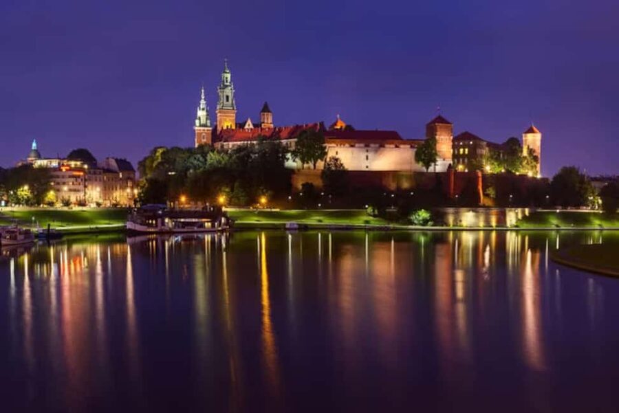 Krakow: Evening or Night Gondola Cruise - Wawel at Night: Castle Views, the Dragon Statue, and the Church on the Rock