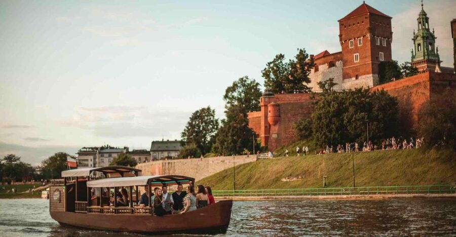 Krakow: Private Traditional Gondola Cruise - Why this gondola cruise is such a smart Krakow move