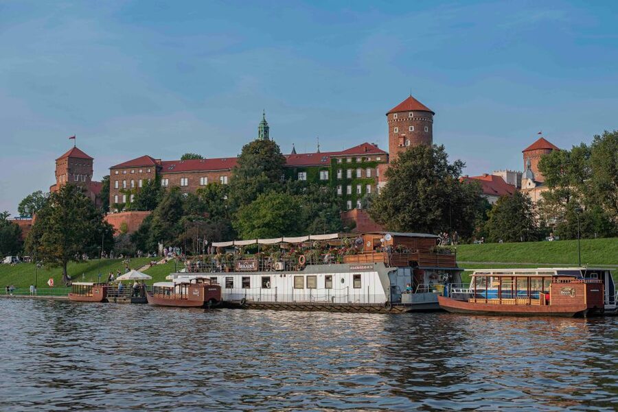 Krakow: Private Traditional Gondola Cruise - The gondola itself: comfort, style, and why it matters