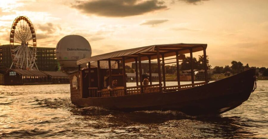 Krakow: Vistula Night Cruise by Gondola w/ Audio Commentary - Kazimierz to Wawel and back: how the route lines up for night photos