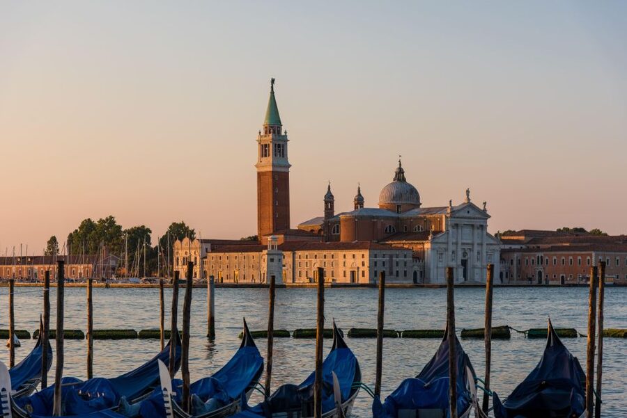 Land and Lagoon - Walking Tour and Gondola Ride - Backstreets that explain Venetian power: Santi Giovanni e Paolo and Scuole Grandi