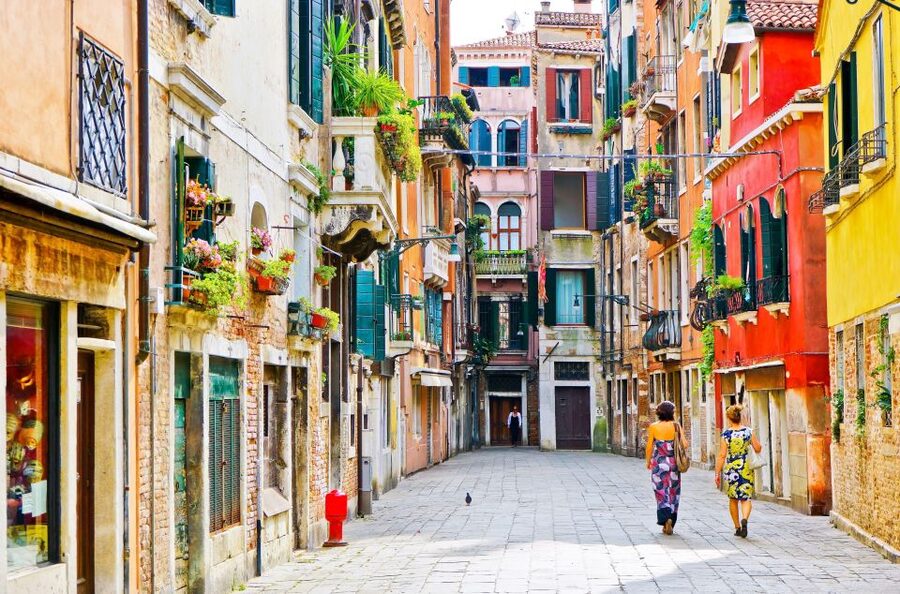 Land and Lagoon - Walking Tour and Gondola Ride - Pace, groups, and timing: what to plan for