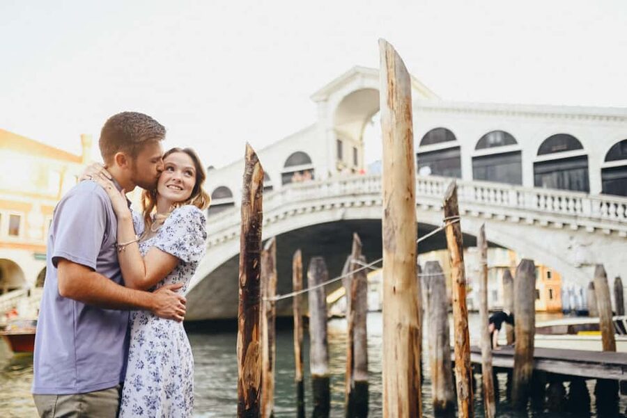 LAND & GONDOLA PHOTOSHOOTING - A Private Venice Morning for Photos That Look Timeless