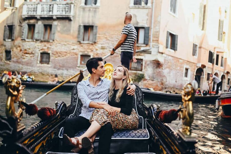 LAND & GONDOLA PHOTOSHOOTING - The 1.5-Hour Route: San Marco, Teatro La Fenice, Rialto, Then a Private Gondola
