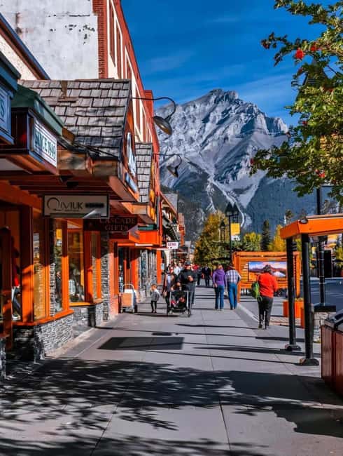 Louise Louise, Banff Gondola, Minnewanka & Emerald Lakes - Guides and small-group energy: why the day feels smoother