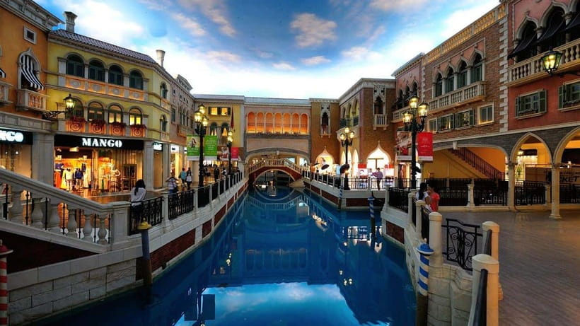Macau: Venetian-Style Gondola Ride - Painted skies and Venetian-style details: what you’ll see on the water
