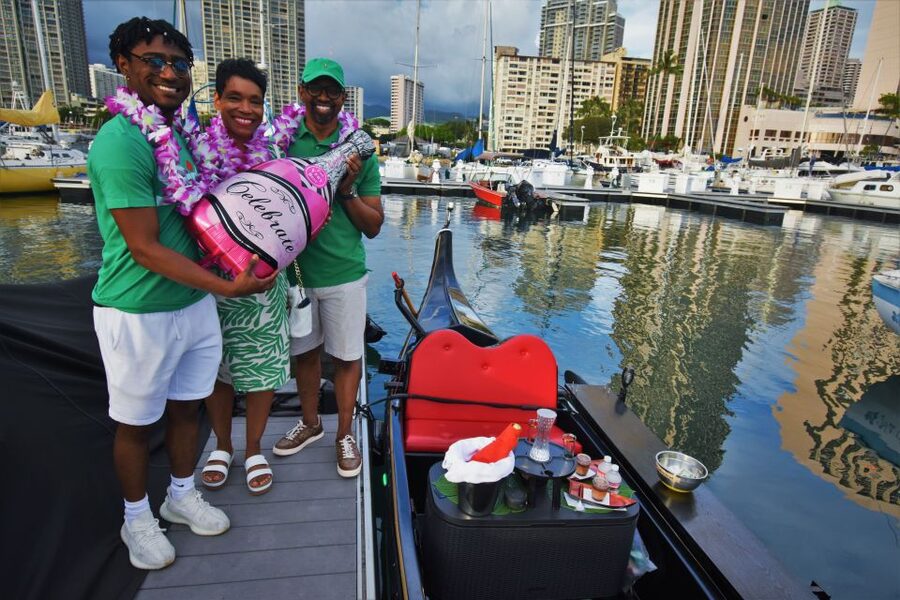 Oahu: Luxury Gondola Cruise with Drinks and Pastries - A Venetian gondola cruise that fits Waikiki’s mood