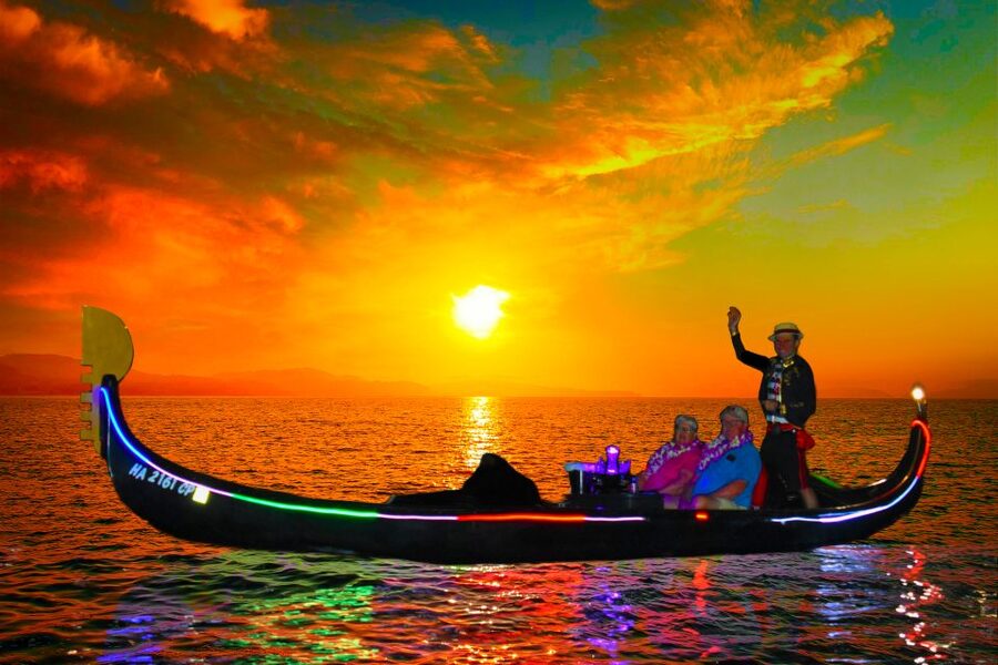 Oahu: Luxury Gondola Cruise with Drinks and Pastries - Diamond Head and Magic Island: the view you came for