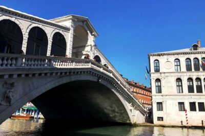 One-Day Venice: Skip-the-Line St. Mark’s Basilica, Walk & Gondola - Grand Canal context: Venice’s main divide