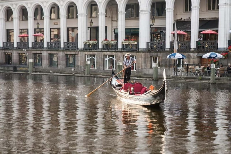 Private Alster Lake romantic Tour in a Real Venetian Gondola - Alsterarkaden Photo Stops: Venice-Style Reflections You Can Actually See