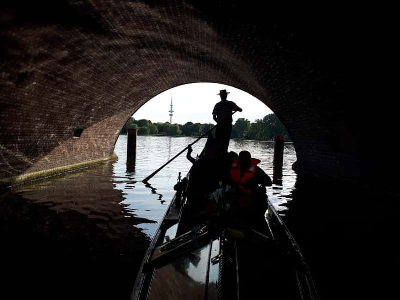 Private Alster Lake romantic Tour in a Real Venetian Gondola - What’s Included in the Price (and Why It Feels Worth It)