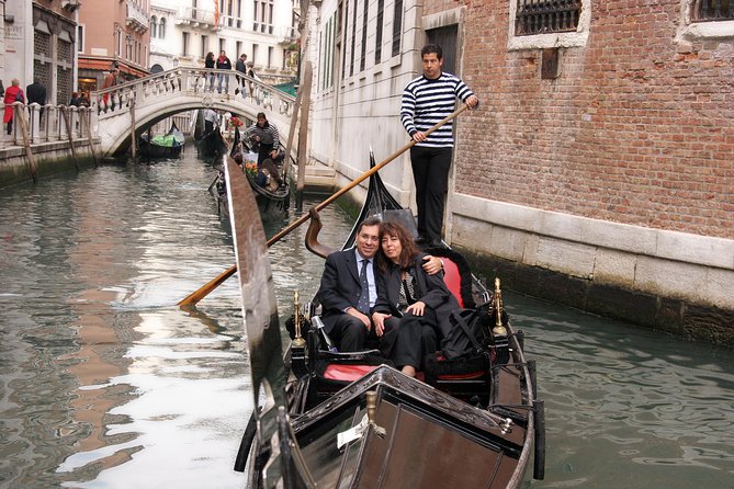 Private Crafted Gondola Ride on the Grand Canal - Private Gondola on the Grand Canal: The Real Value in Going Small
