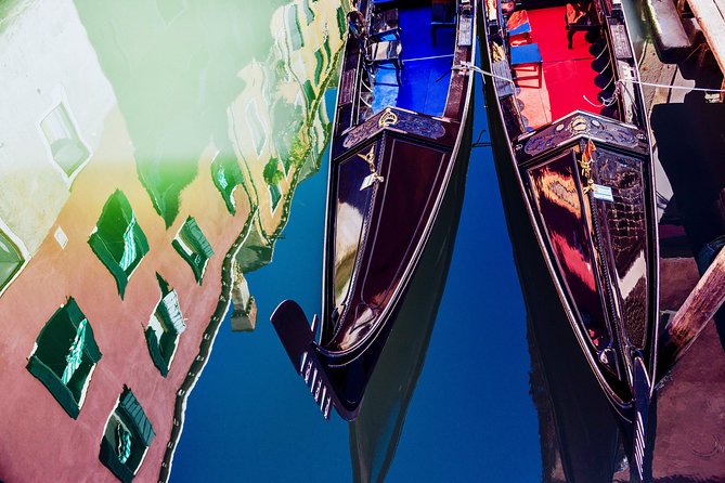 Private Gondola Ride in Venice - What private really means: group size, black gondolas, and photo chances